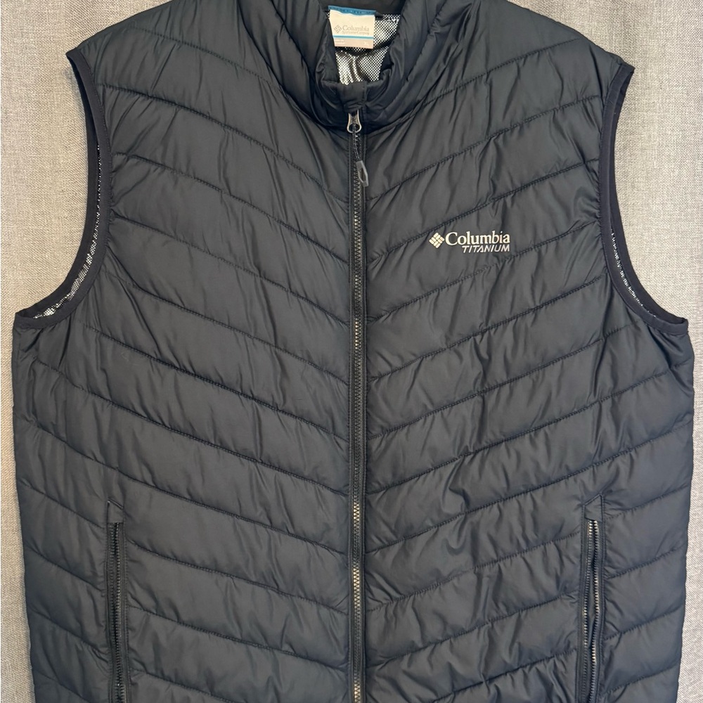 Columbia Men's Dark Gray Quilted Vest